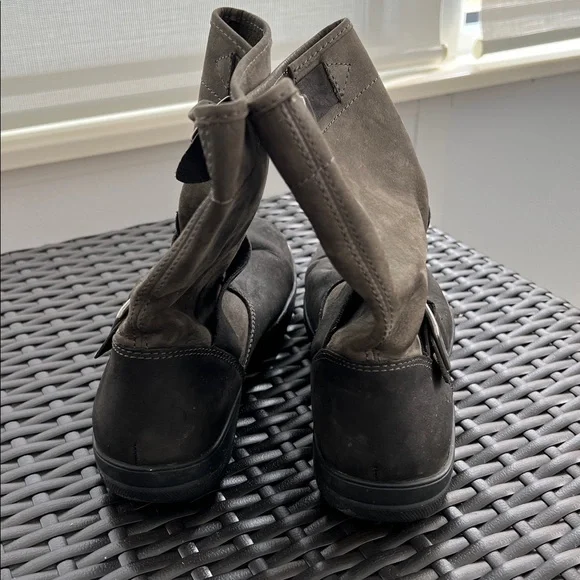 Columbia Black and Gray Boots - Picture 3 of 5